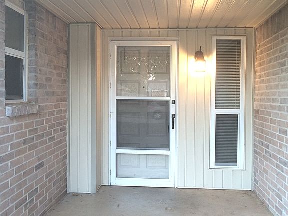 2nd image of 724 Garden Grv