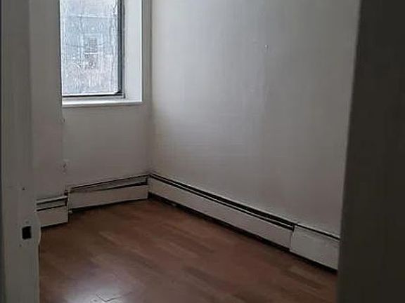 3rd image of 432 Dickinson St #2