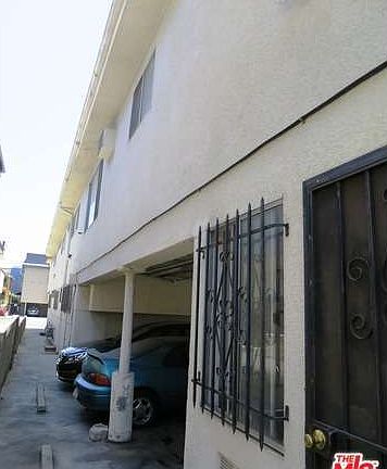 4th image of 237 S Serrano Ave