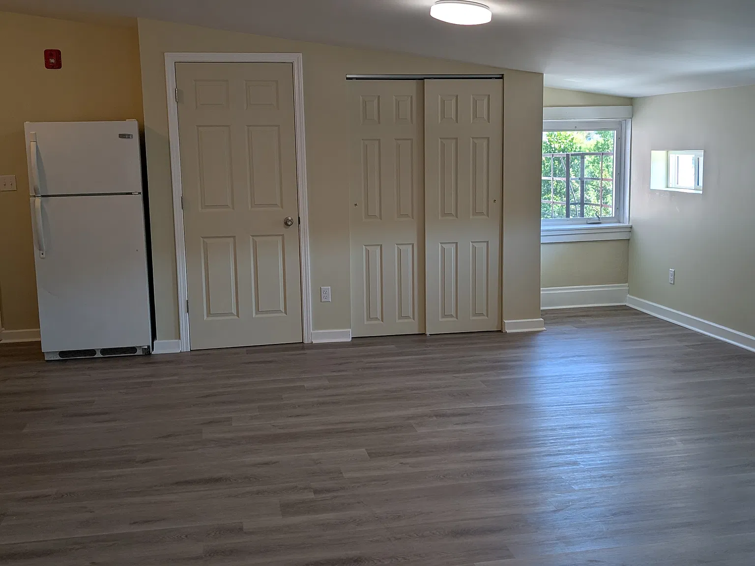 2 bed, 975 sqft, $1,200 — Photo 1
