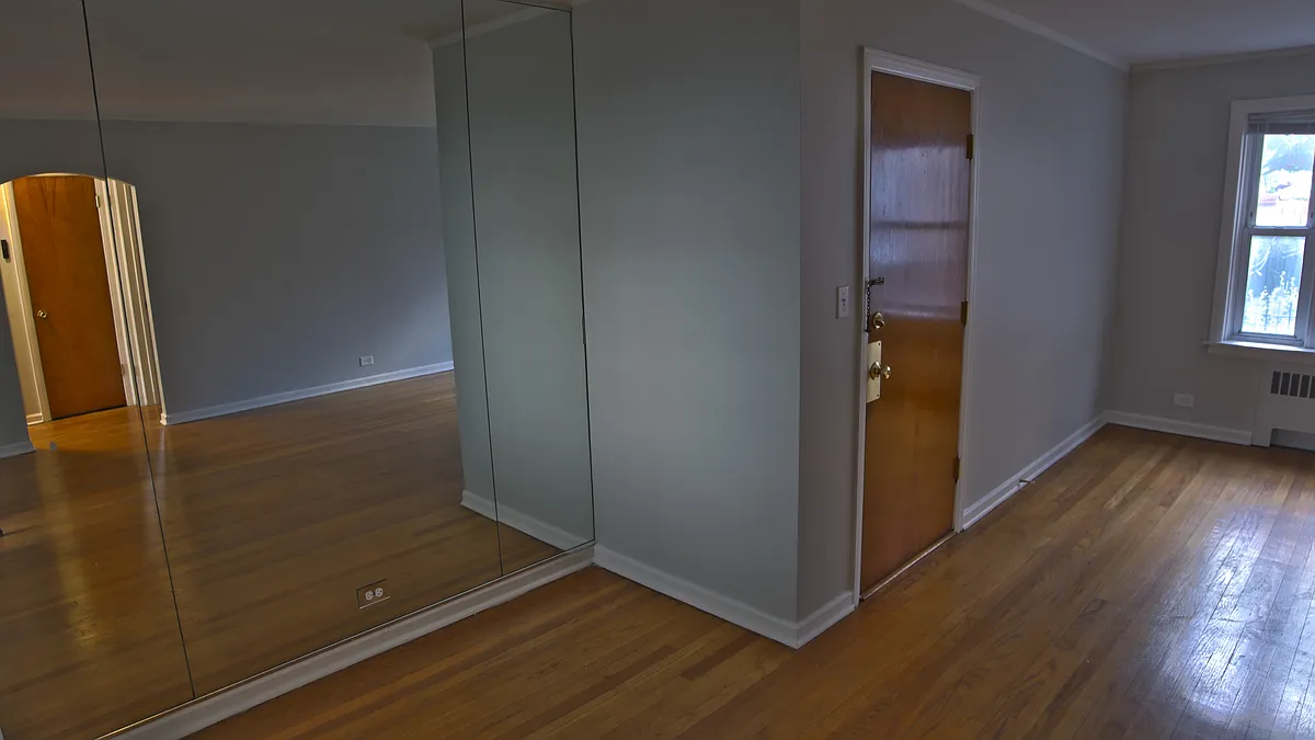 living room - 1522 N Harlem Ave #1S