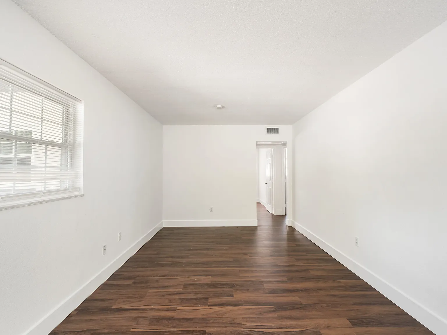 2 bed, 737 sqft, $1,800 — Photo 4
