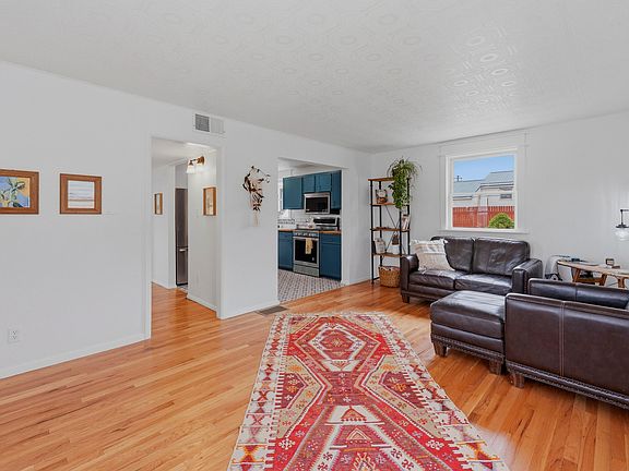 5th image of 2646 Aguilar Dr