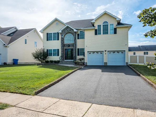 5 Marcel Ln, Piscataway, NJ 08854