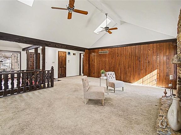 5th image of 8914 Country Hill Ct