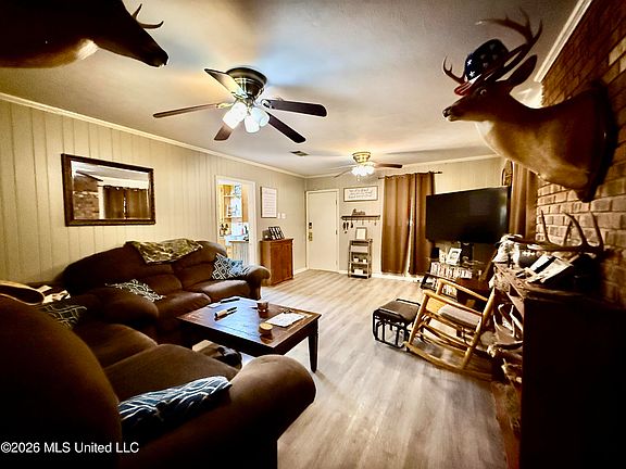 4th image of 903 Kenwood Ln