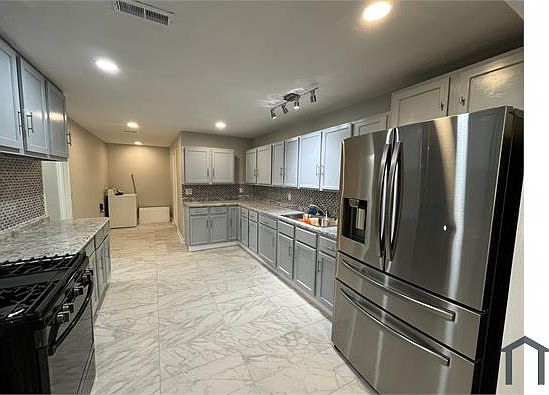 4th image of 1135 E 1st St