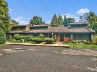 7203 Onawa Ct, Cresco, PA 18326