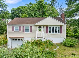 50 Valley Rd, Groton, CT 06340
