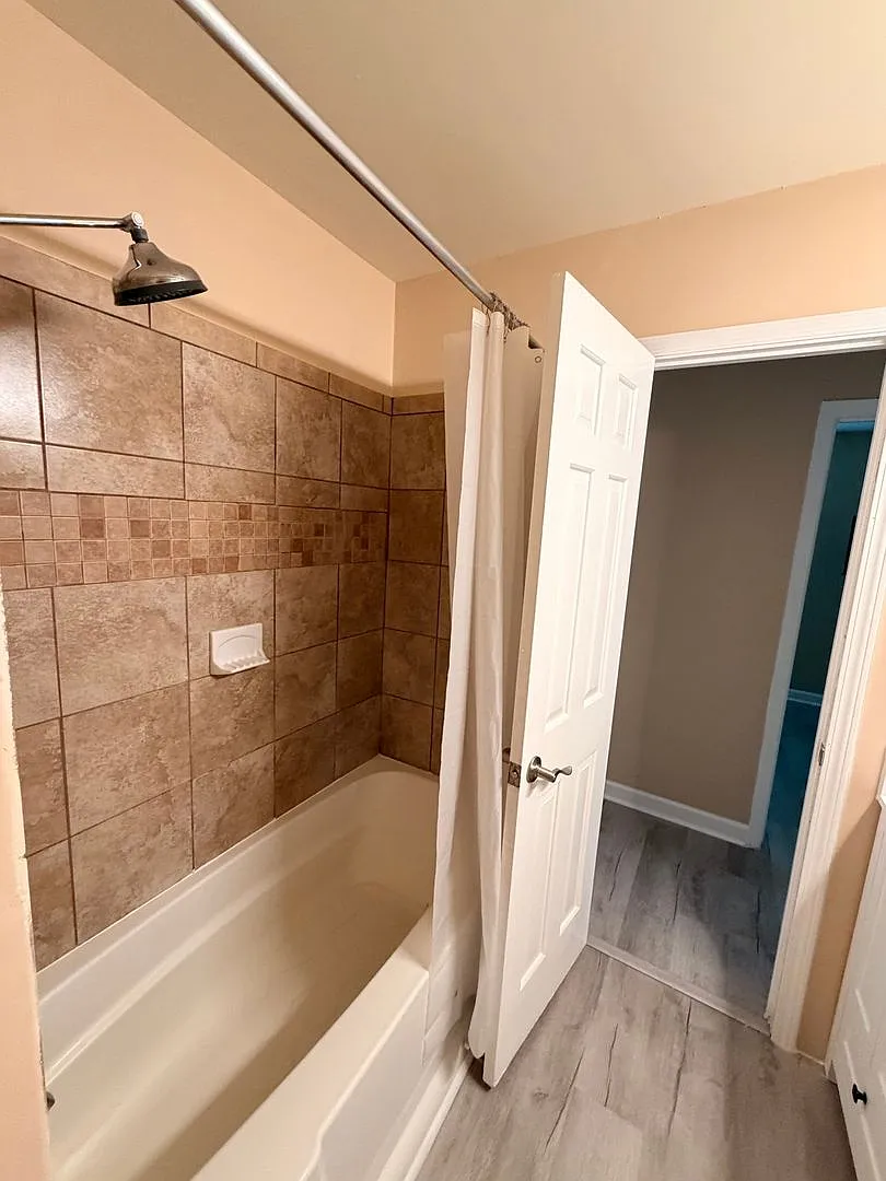 Charming 3-Bedroom Home in Hampton — Photo 4
