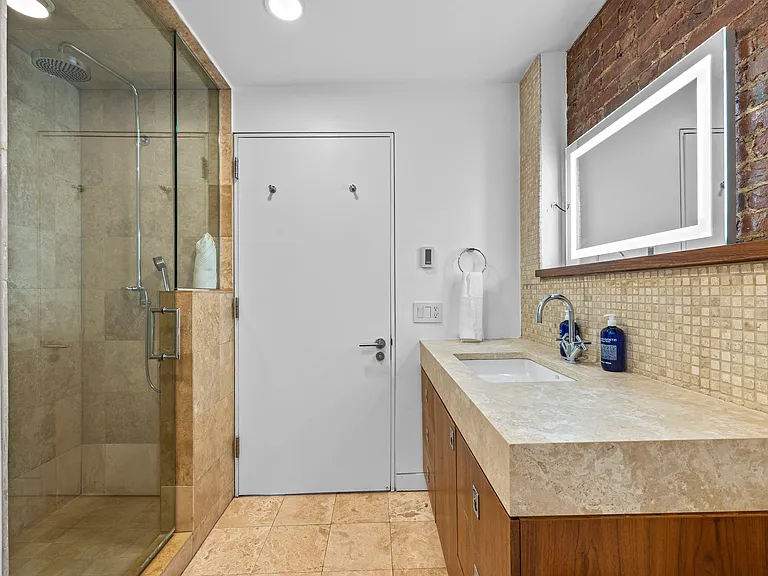 10 E 14th St #6 — Photo 30