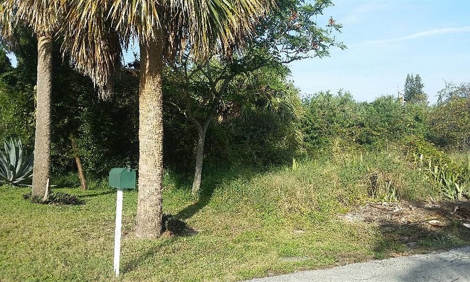 1st image of 2347 NE Center Cir