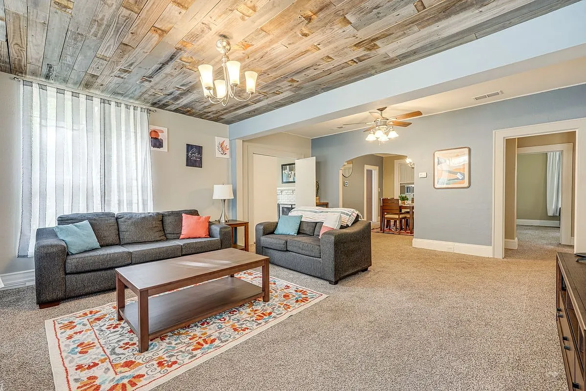 6932 Oakwood Street — Photo 2