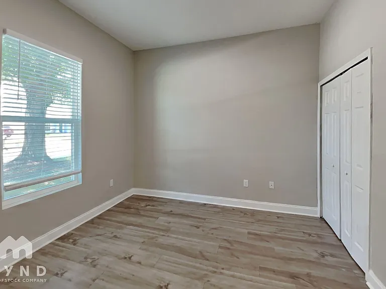 455 Brentwood Ct — Photo 6