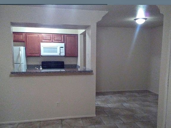 4th image of 2925 Winkler Ave APT 905