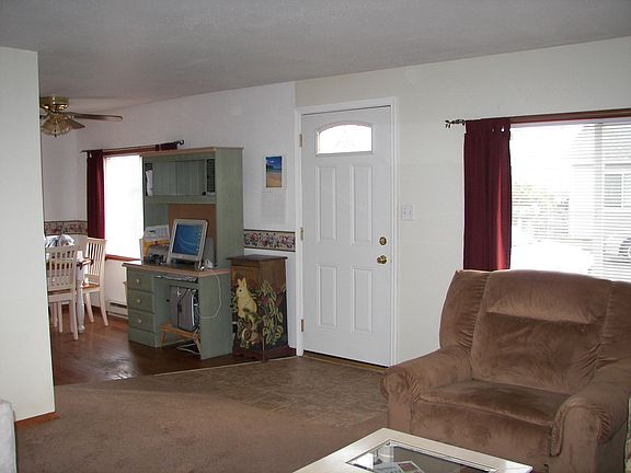 Newer carpet and entryway.