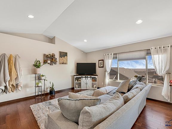 5th image of 678 Stumer Rd