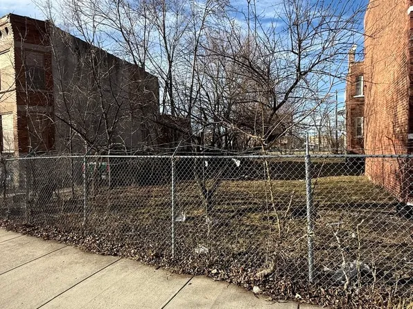 4202 W Wilcox St, Chicago, IL 60624