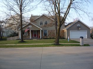 16251 Windfall Ridge Dr, Chesterfield, MO 63005