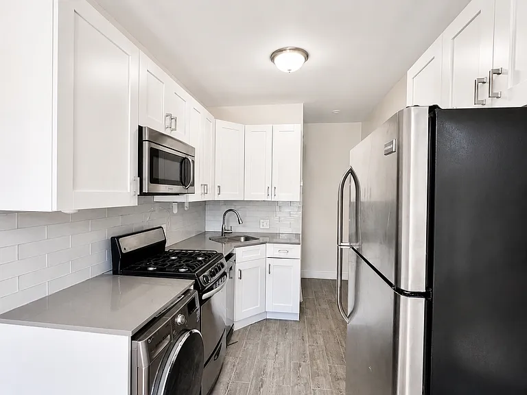 386 Manhattan Ave #18 — Photo 5