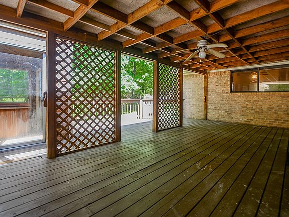 4th image of 1880 Green Briar Dr