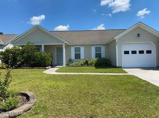 206 Red Carnation Dr, Holly Ridge, NC 28445
