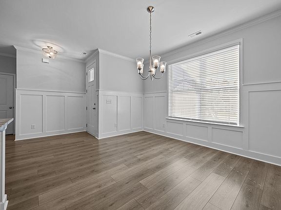 5th image of 153 Etteinne Garden Ln