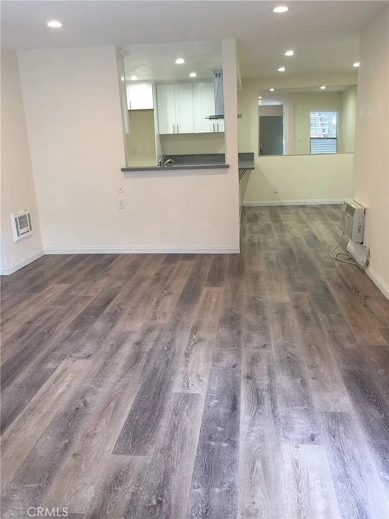 1345 Cabrillo Park Dr — Photo 3