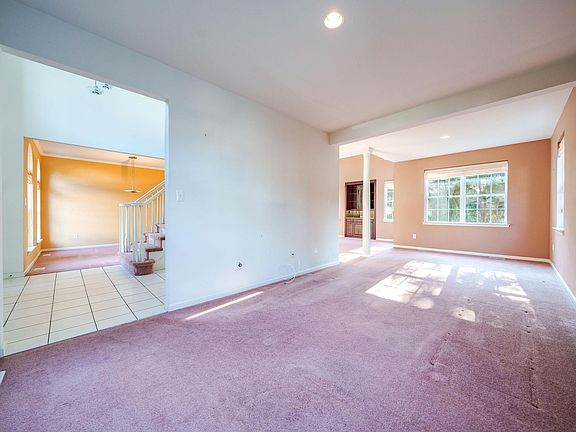 3rd image of 12 Ruth Ct