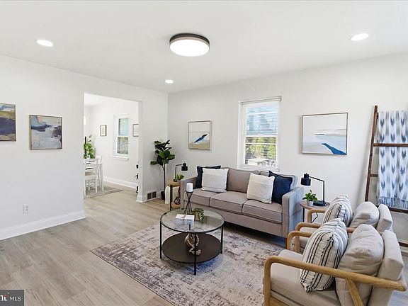 3rd image of 40 Hillvale Rd