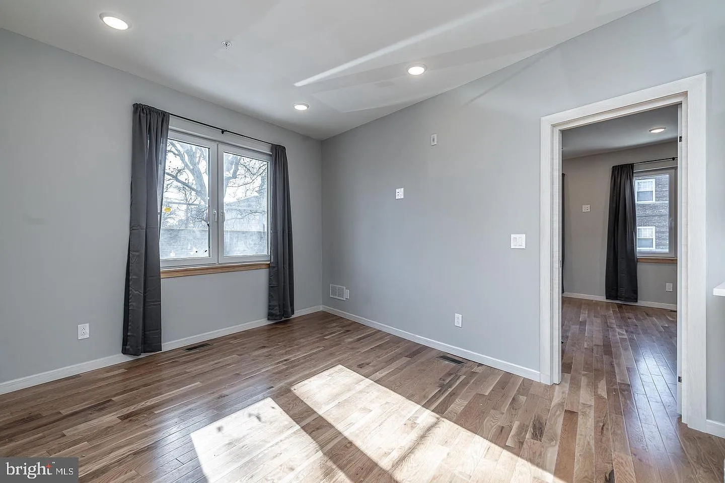 4 bed, 3.5 bath, 2484 sqft, $2,350 — Photo 3