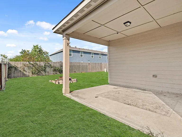 718 Crystal Lakes Dr — Photo 19