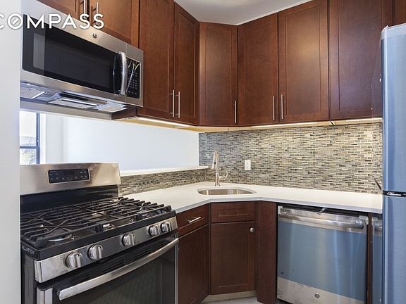 2nd image of 183 Lenox Ave Frnt 1