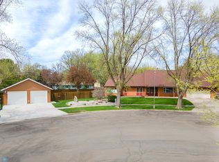 2402 Lilac Ln N, Fargo, ND 58102