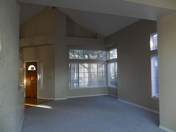 3rd image of 5926 Pebble Creek Dr