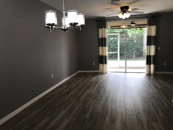 3rd image of 1367 Hampton Park Ln