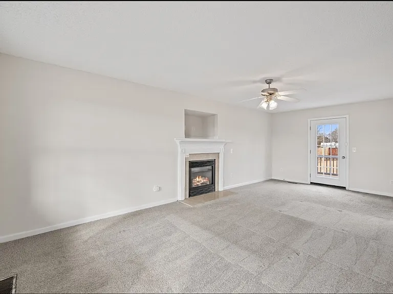 137 Woodglen Dr — Photo 4