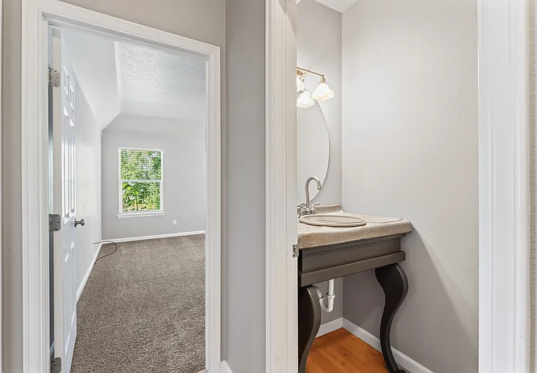 552 E Whitney Ct — Photo 17