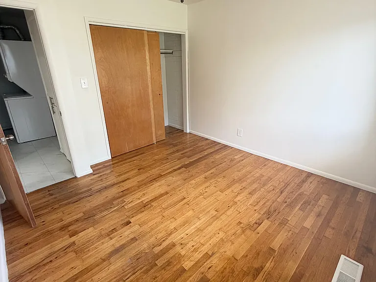 2622 S Green St #B — Photo 7