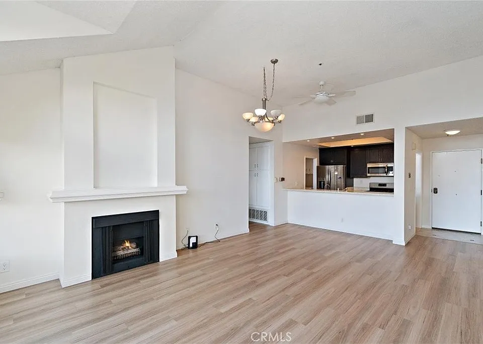 2563 Plaza Del Amo #407