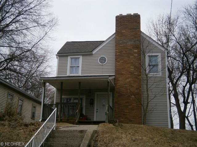1st image of 732 4th St NE