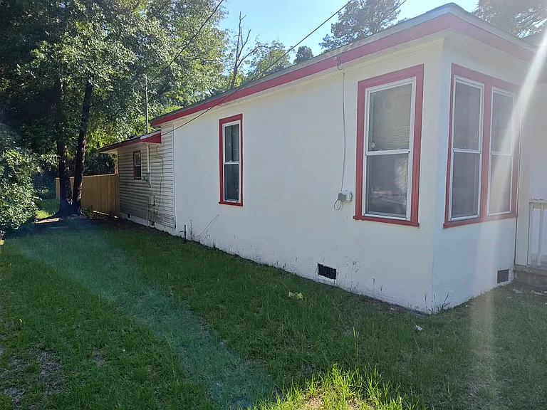 116 Houseworth St — Photo 2
