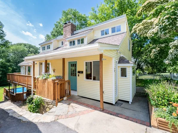 19 Meserve St, Hopkinton, MA 01748