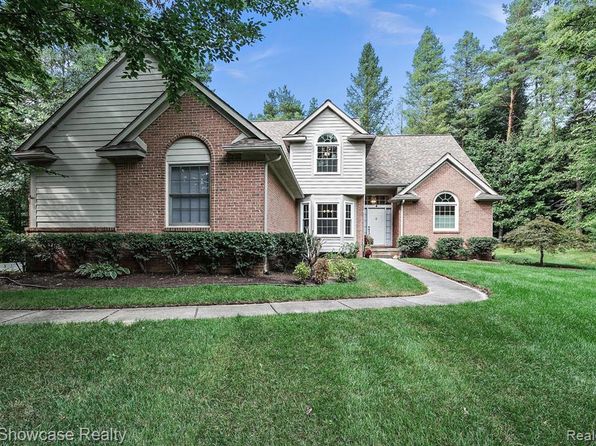 305 Dogwood Ln Ortonville Mi 48462 Zillow