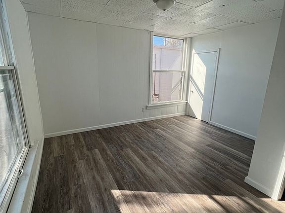 3rd image of 2551 W Grand St