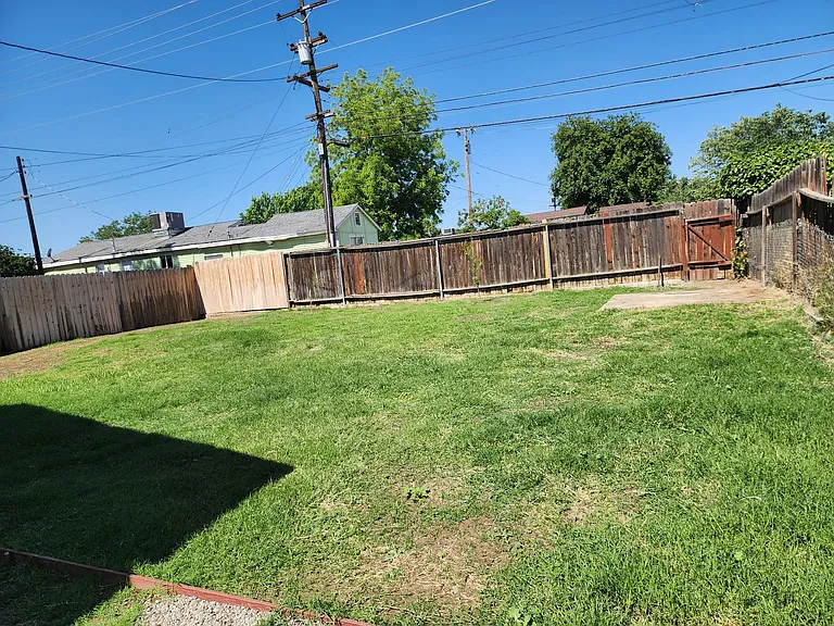 2309 Manor St — Photo 9
