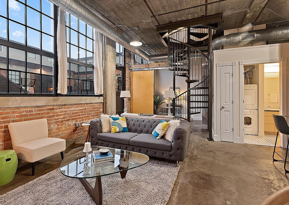 1st image of 5766 Trumbull St #205