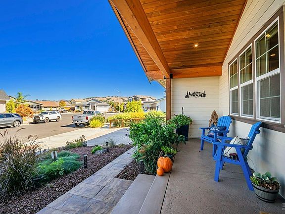 4th image of 3630 Hemlock Court