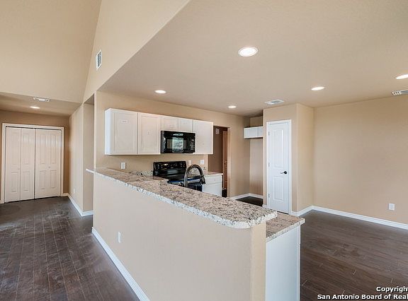 5th image of 1115 Eastview Dr