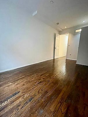 3rd image of 530 W 47th St APT 1D